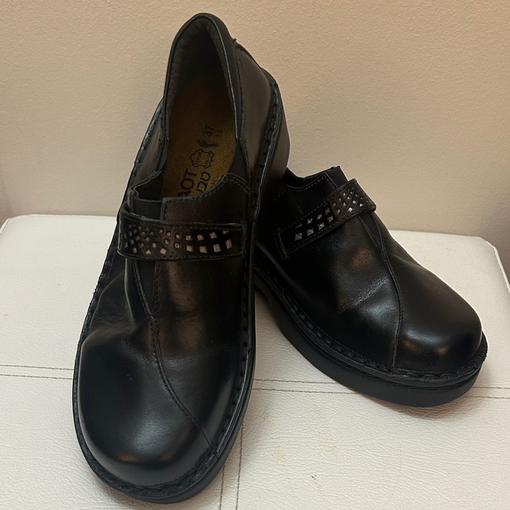 New Naot Comfortable Black Leather Shoes size 37